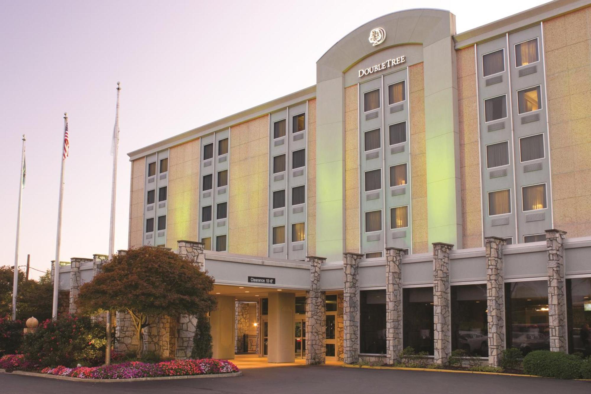 Отель Doubletree By Hilton Pittsburgh Airport Moon Township Экстерьер фото