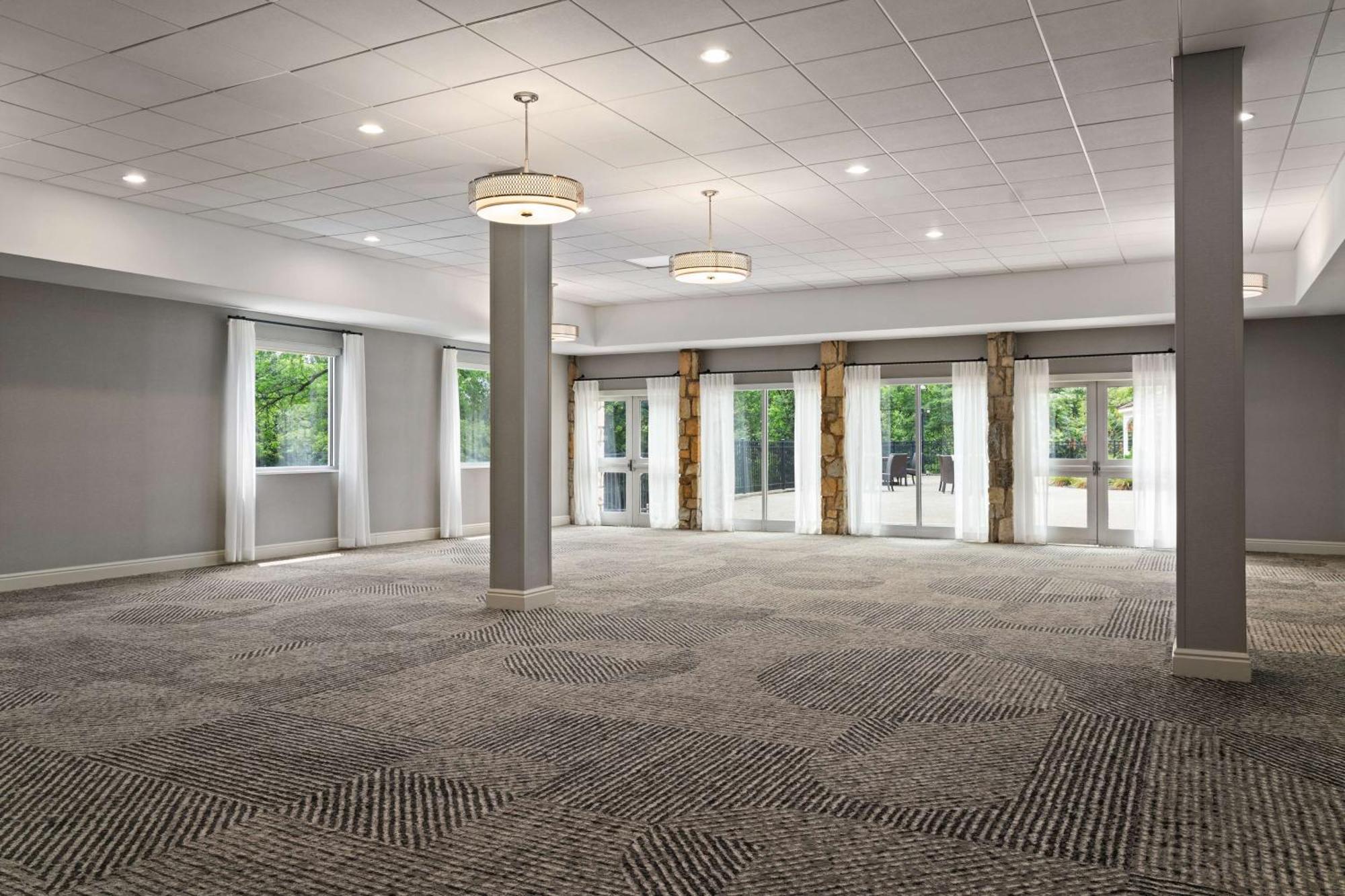 Отель Doubletree By Hilton Pittsburgh Airport Moon Township Экстерьер фото